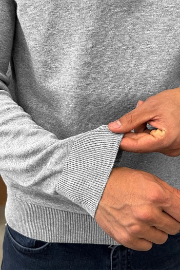 Мужской джемпер Hugo Boss серого цвета   