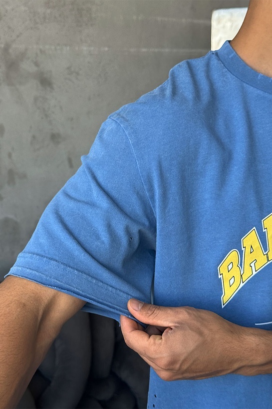 Синяя оверсайз футболка Balenciaga с рваной отделкой