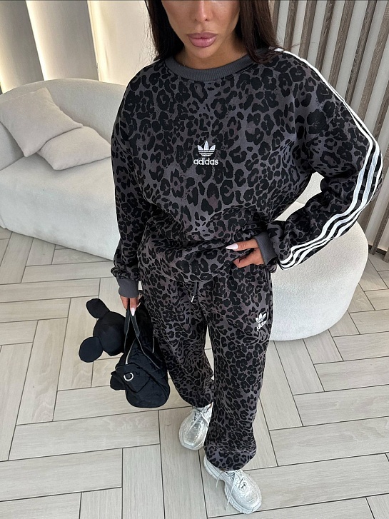 Женский костюм Adidas чёрного цвета