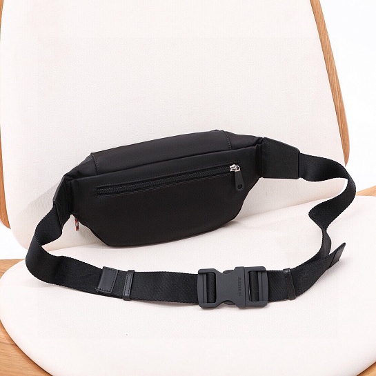 Чёрная сумка на пояс Burberry Sonny Premium 31x7.5x16 см