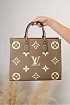 Кожаная Louis Vuitton Сумка Onthego GM 40x32 см - Beige