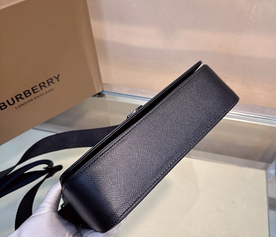 Кожаная сумка Burberry Alfred Premium 25.5x21.5x6.5 см