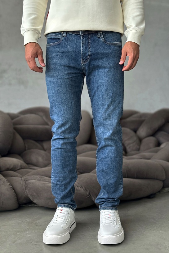 Мужские джинсы Giorgio Armani синего цвета