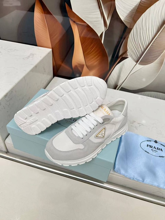 Женские комбинированные кроссовки Prada