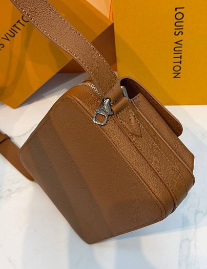 Кожаная сумка Louis Vuitton Boarding Messenger premium 24x18x9 см   