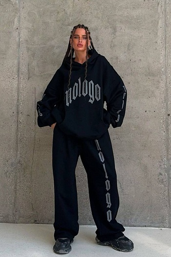 Женский чёрный костюм Balenciaga   