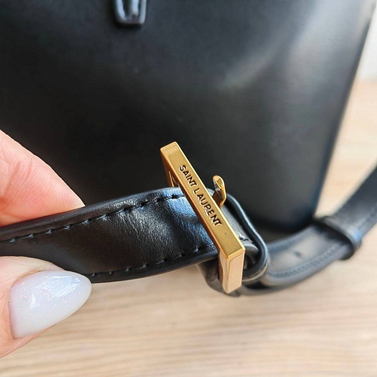 Кожаная сумка Yves Saint Laurent Le 37 bucket bag 20x25 см
