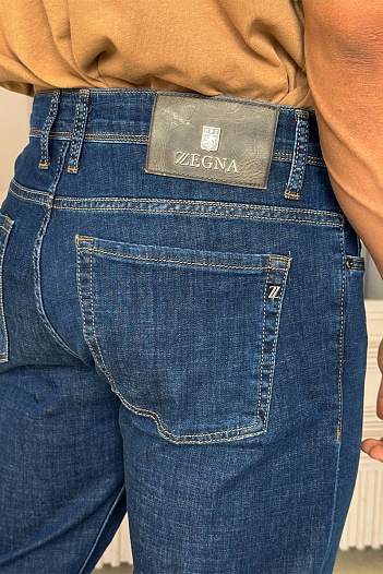 Мужские джинсы тёмно-синего цвета Zegna regular fit   