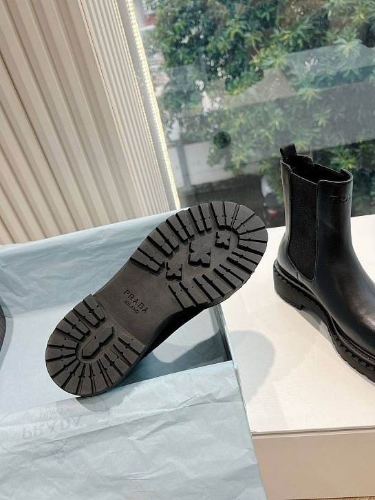 Женские чёрные кожаные ботинки Prada Premium