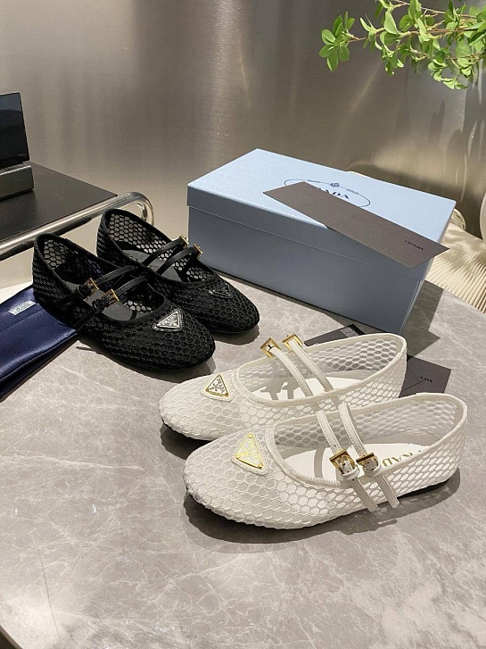 Женские сетчатые балетки Prada чёрного цвета