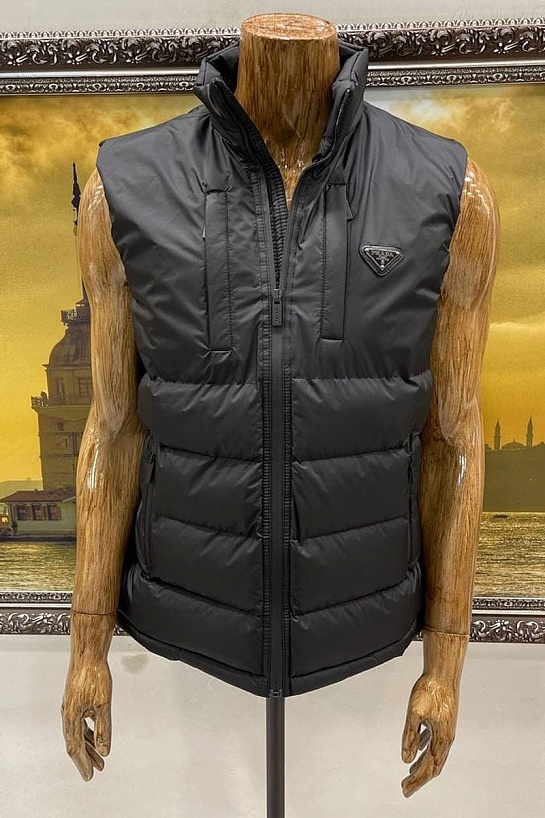 Мужской жилет Prada чёрного цвета