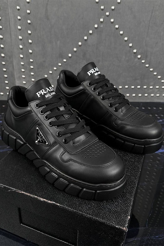 Кожаные кроссовки Prada logo-plaque - Black