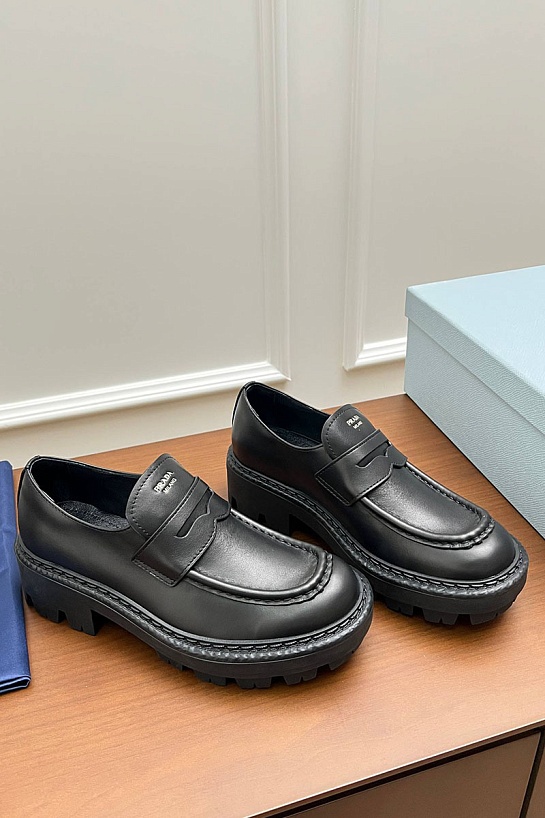 Женские кожаные лоферы Prada premium