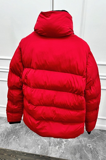 Мужской пуховик Moncler красного цвета   