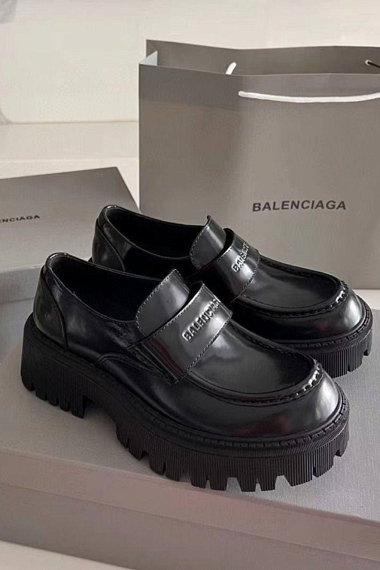 Женские чёрные кожаные лоферы Balenciaga Premium