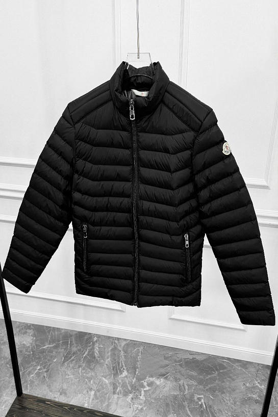 Мужская чёрная куртка Moncler logo-patch