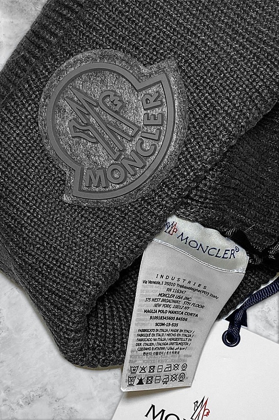 Мужская шапка серого цвета Moncler logo-patch