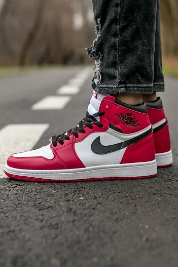 Кроссовки Nike Air Jordan 1 Retro "Chicago Lost and Found"   