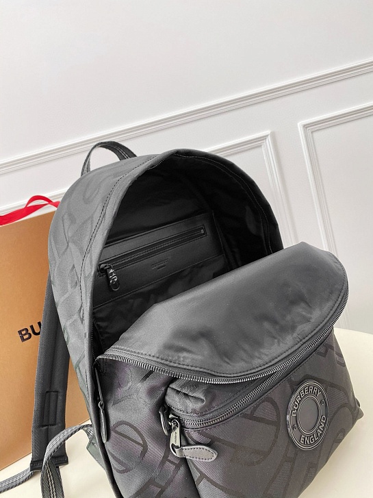 Рюкзак чёрного цвета Burberry TB Monogram Premium 30.5x14.5x42.5 см