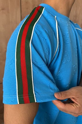 Голубая оверсайз футболка Gucci logo all-over embossed   