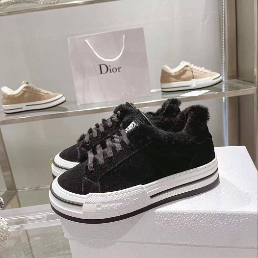 Женские замшевые кроссовки с мехом Dior   