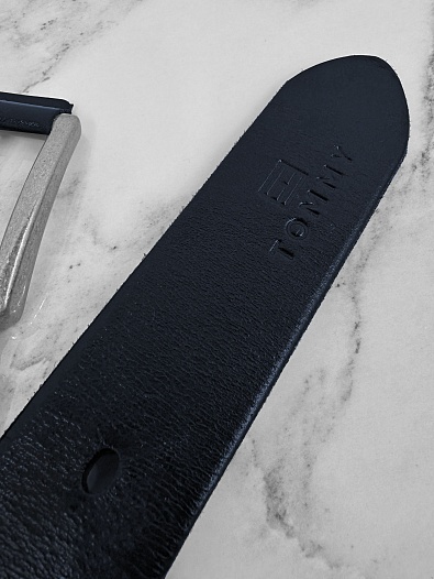 Мужской кожаный ремень Tommy Hilfiger тёмно-синего цвета   