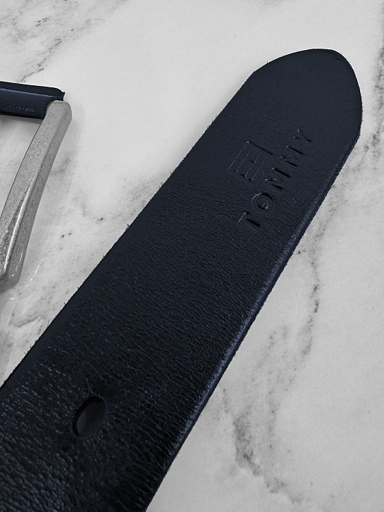 Мужской кожаный ремень Tommy Hilfiger тёмно-синего цвета