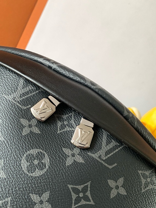 Кожаная сумка на пояс Louis Vuitton Discovery Premium 44x15x9 см