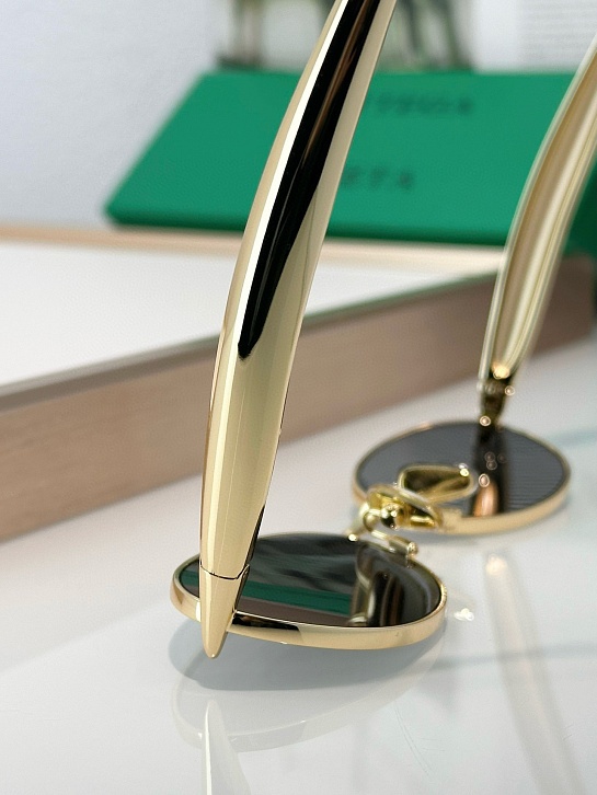 Солнцезащитные очки Bottega Veneta Sardine Oval