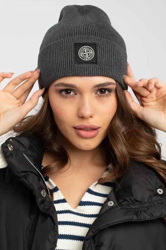 Шапка серого цвета Stone Island compass-patch