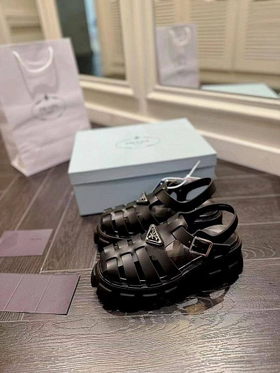 Женские кожаные сандалии Prada Monolith Fisherman - Black   