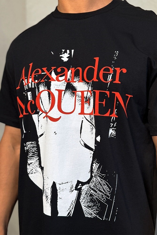 Мужская чёрная футболка Alexander McQueen logo-print