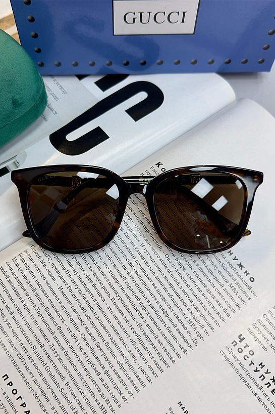 Солнцезащитные очки Gucci GG logo