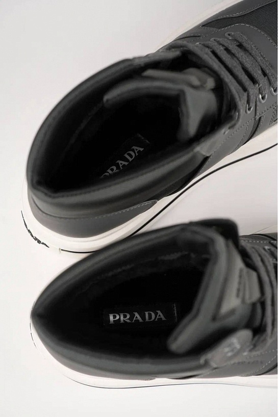 Комбинированные кроссовки с мехом Prada