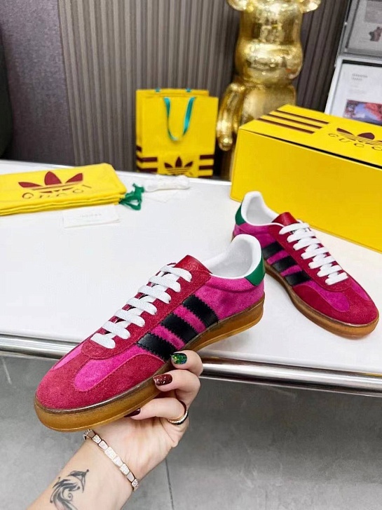 Женские кроссовки Gucci x Adidas Gazelle Collaboration - Pink