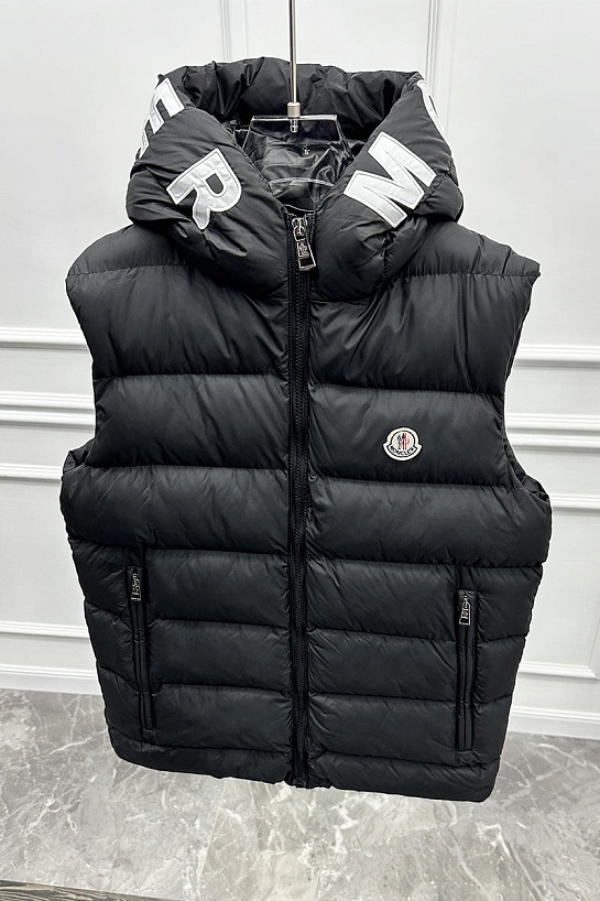 Мужской жилет Moncler чёрного цвета