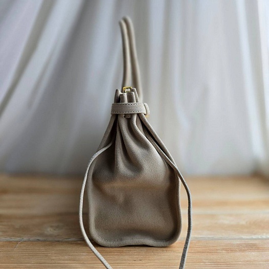 Замшевая бежевая сумка Prada 38x23 см   