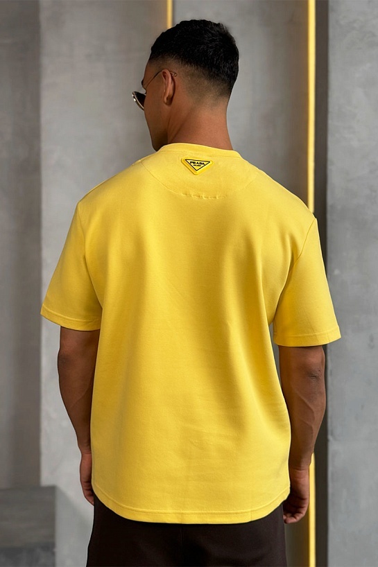 Жёлтая оверсайз футболка Prada Milano logo