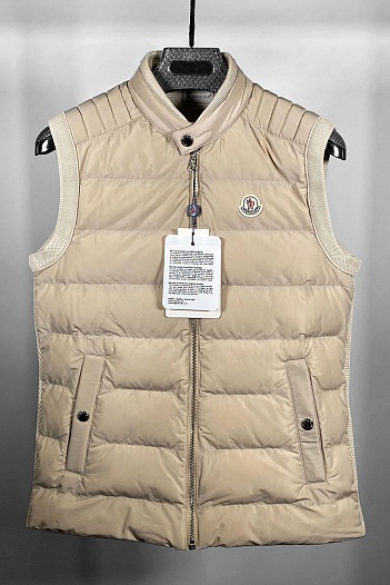 Мужской брендовый жилет Moncler бежевого цвета   
