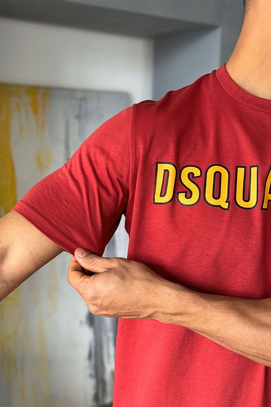 Красная мужская футболка Dsquared2