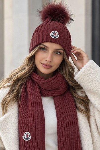 Комплект из шапки и шарфа бордового цвета Moncler logo-patch   