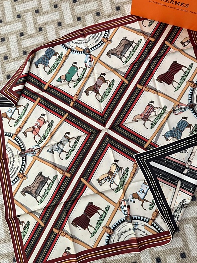 Платок Hermes Couvertures et Tenues de Jour premium 86x87 см   
