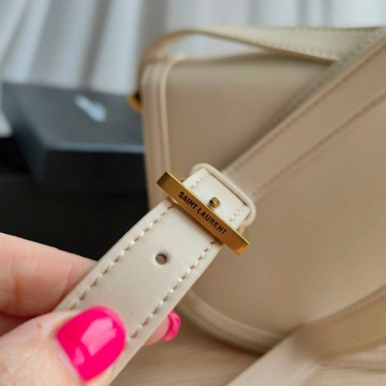 Кожаная сумка Yves Saint Laurent 19x17 см