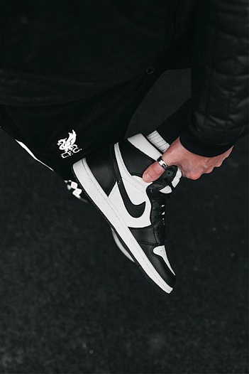 Кроссовки Nike Air Jordan 1 Retro High - Black / White   