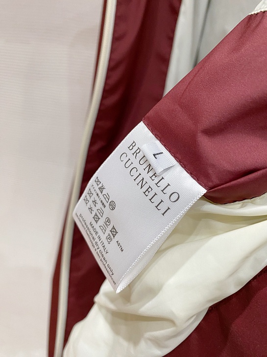 Мужская ветровка Brunello Cucinelli бордового цвета