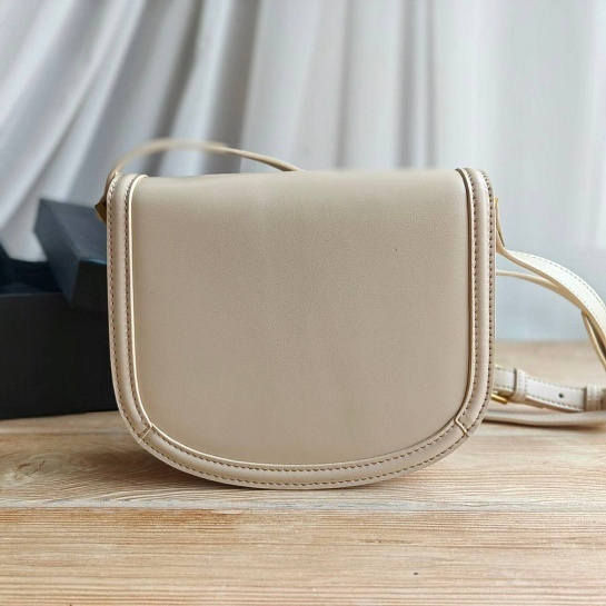 Кожаная сумка Yves Saint Laurent 19x17 см