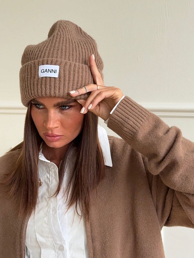 Женская кофта с шапкой Ganni бежевого цвета   