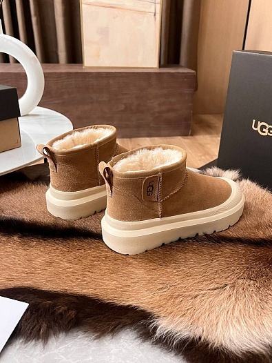 Женские замшевые ботинки UGG Classic Mini Hybrid - Chestnut / White   