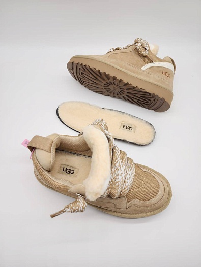 Женские бежевые кроссовки с мехом UGG   