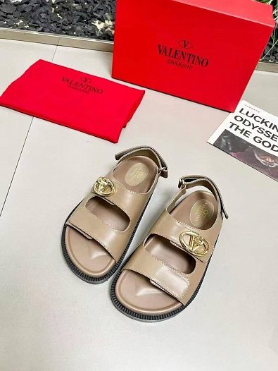 Женские кожаные сандалии Valentino Rockstud   